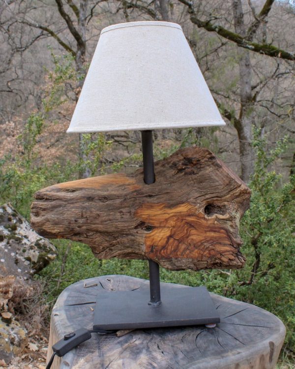 Lámpara de madera de olivo natural