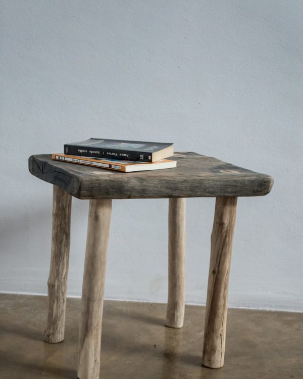Taburete de madera natural de tabla de roble
